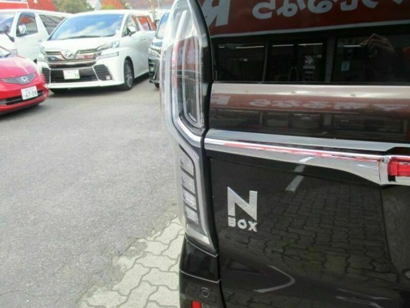 N BOX CUSTOM