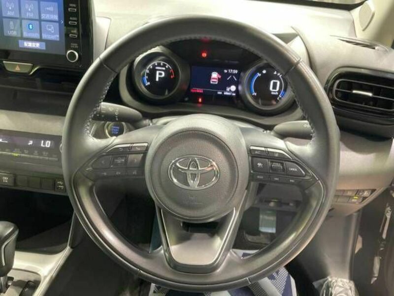 YARIS CROSS