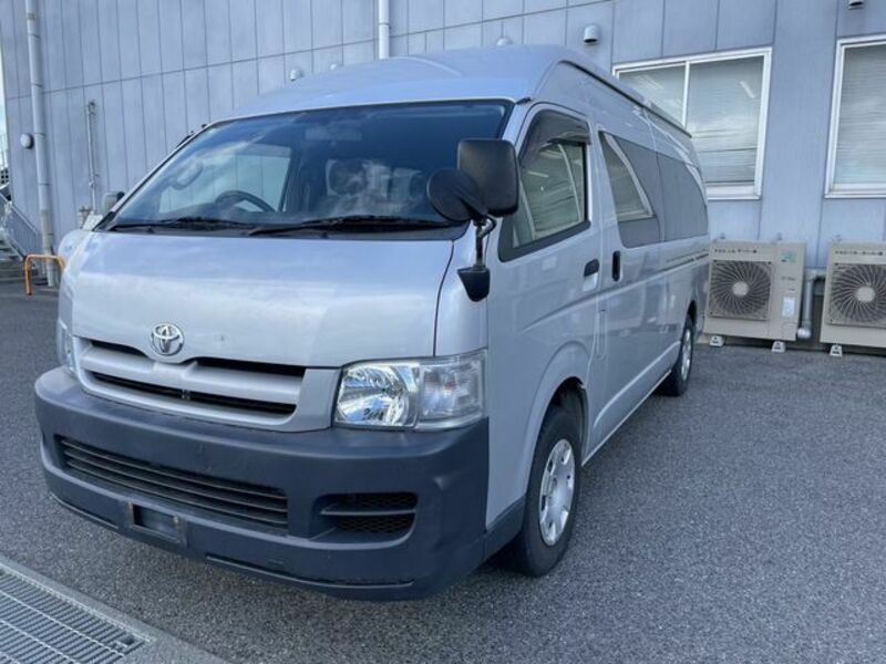 TOYOTA HIACE COMMUTER