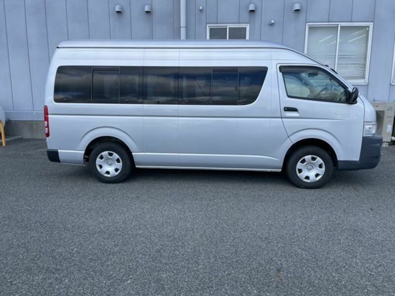 HIACE COMMUTER