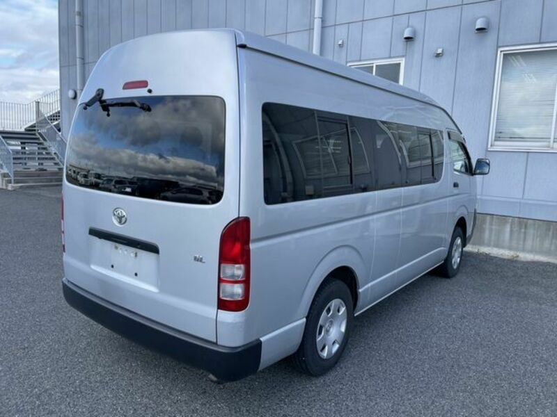 HIACE COMMUTER