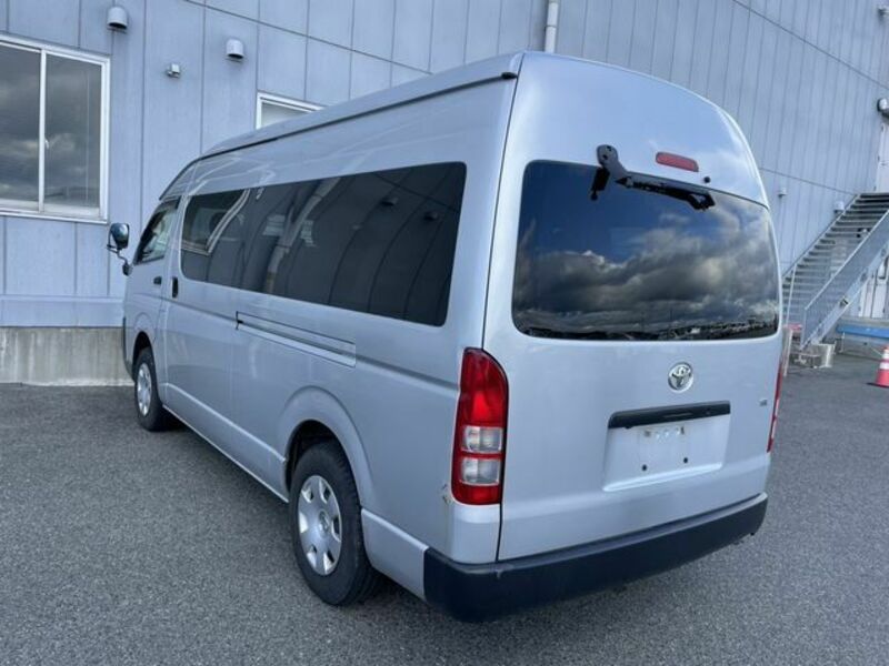 HIACE COMMUTER