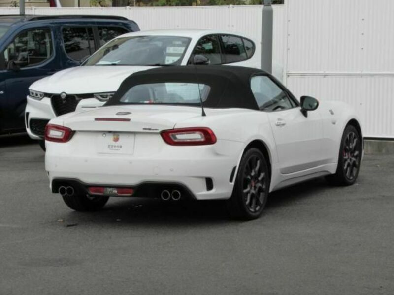 ABARTH 124 SPIDER