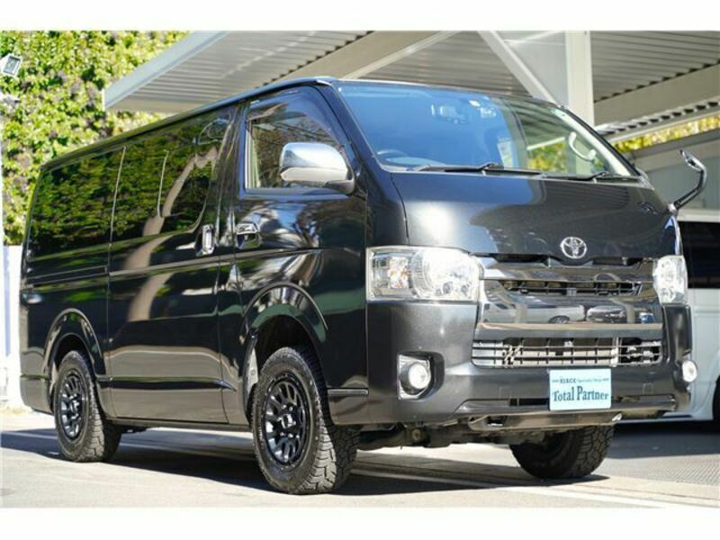 TOYOTA HIACE VAN