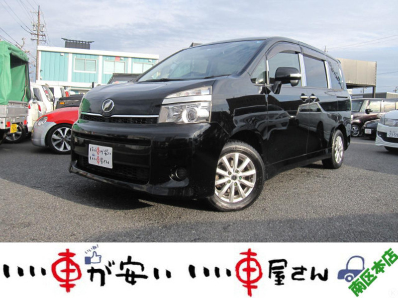 TOYOTA VOXY