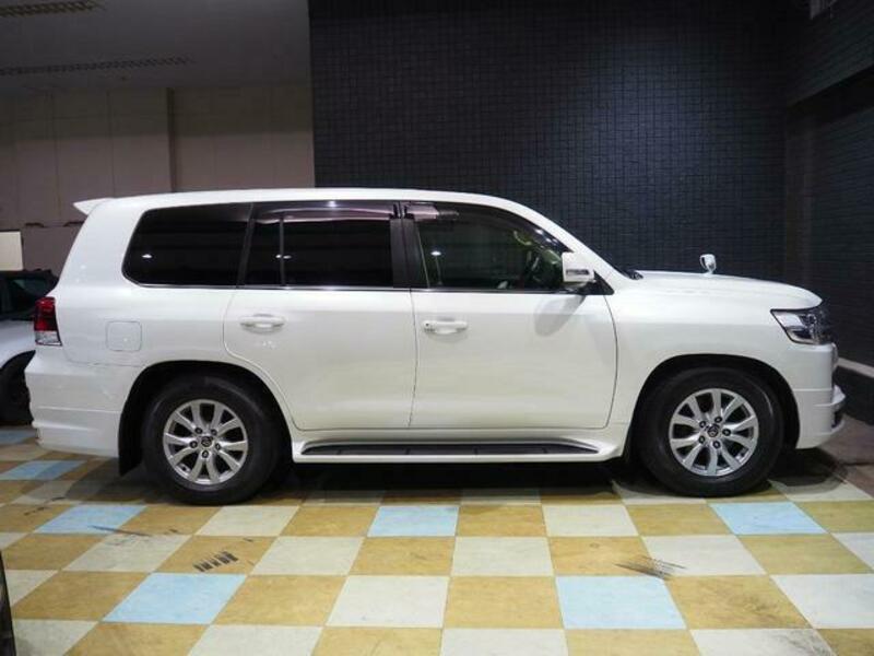 LAND CRUISER