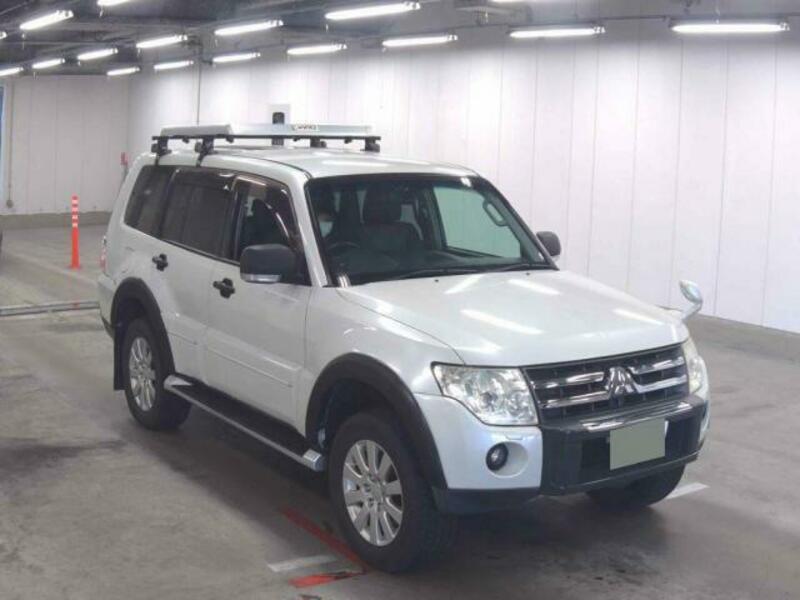 MITSUBISHI PAJERO