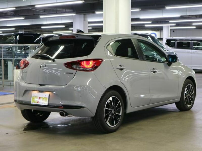 MAZDA2