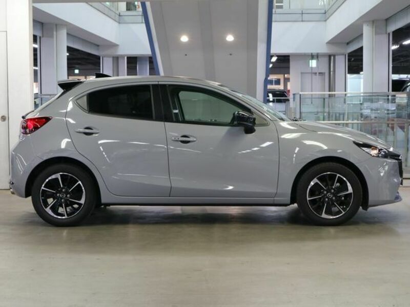 MAZDA2