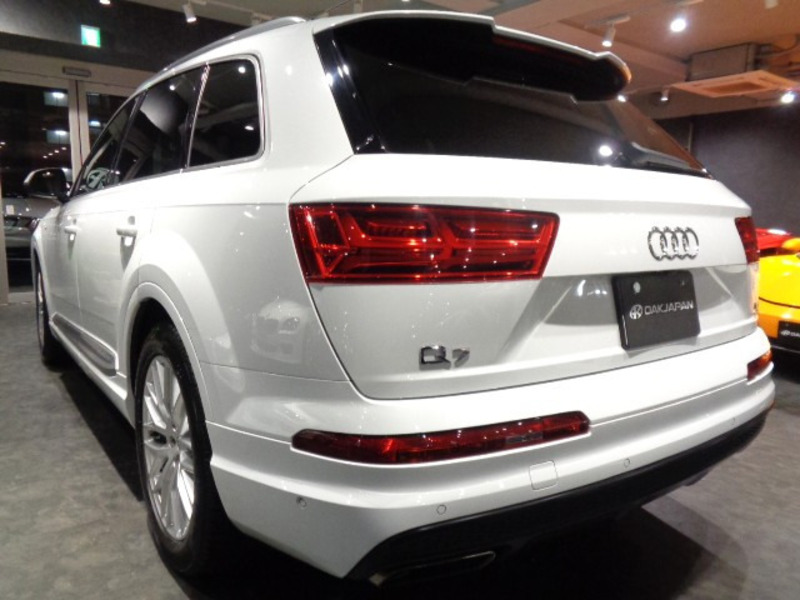 Q7