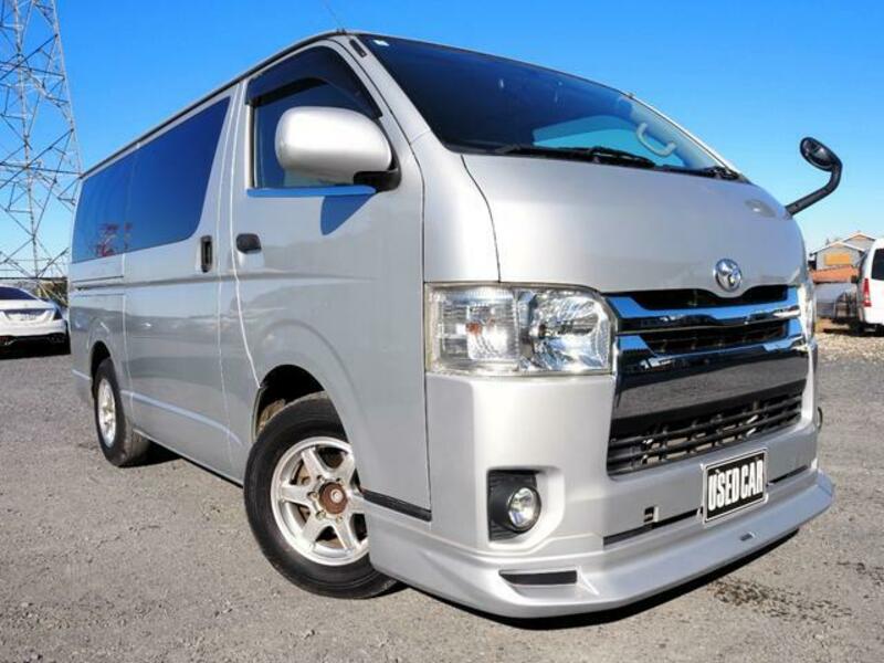 TOYOTA HIACE VAN