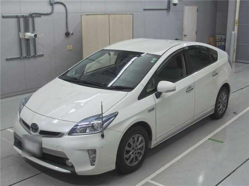 TOYOTA PRIUS PHV