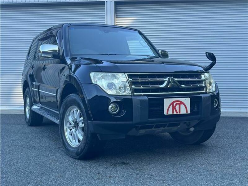 MITSUBISHI PAJERO