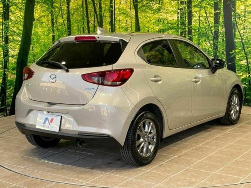 MAZDA2