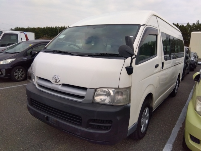 TOYOTA Hiace Commuter