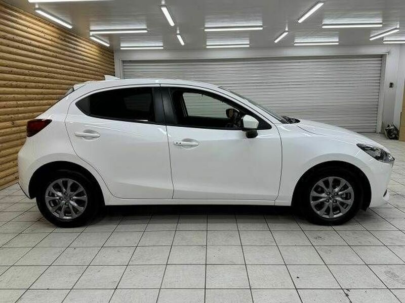 MAZDA2