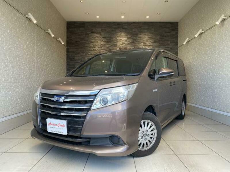 TOYOTA NOAH