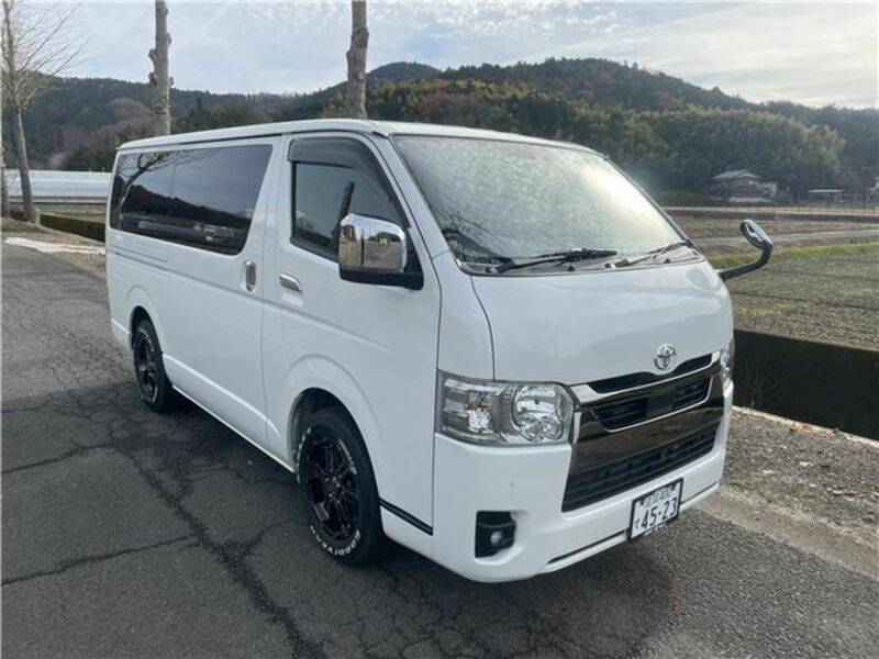 TOYOTA HIACE