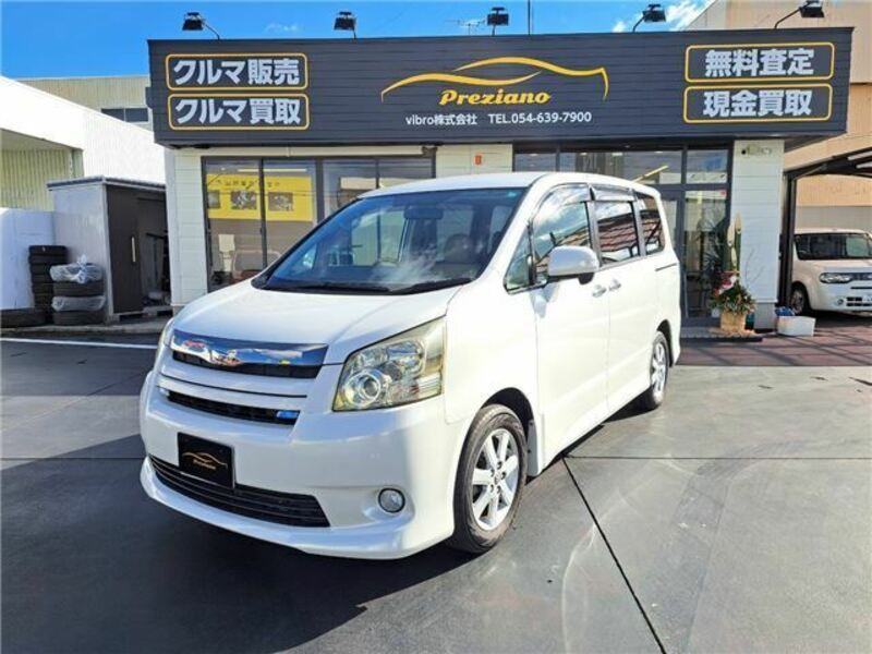 TOYOTA NOAH