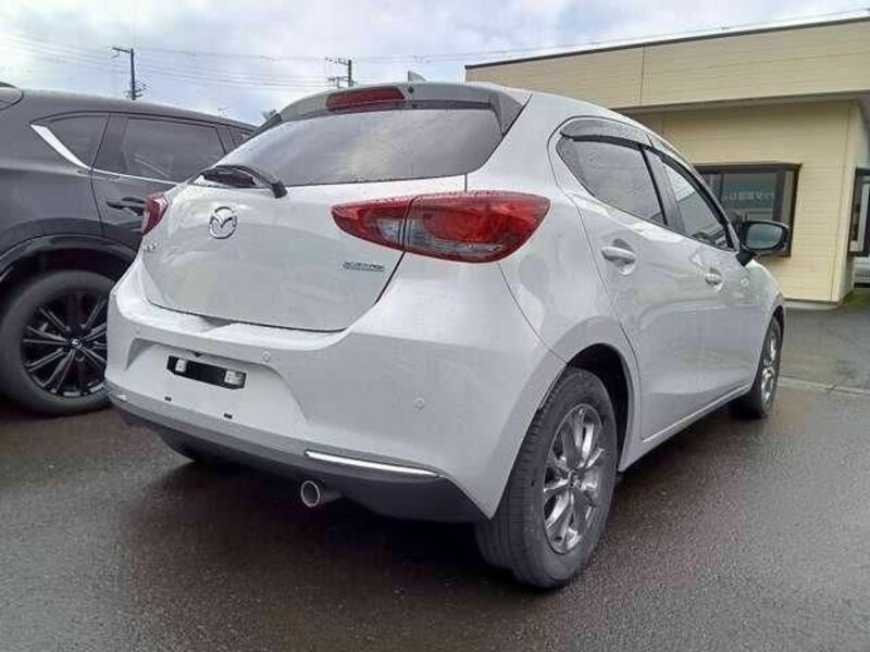 MAZDA2