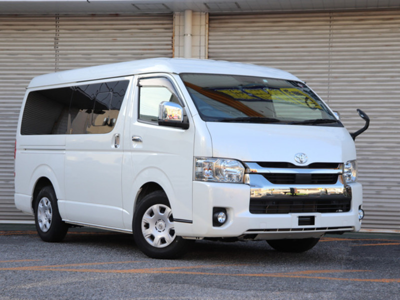 TOYOTA HIACE VAN