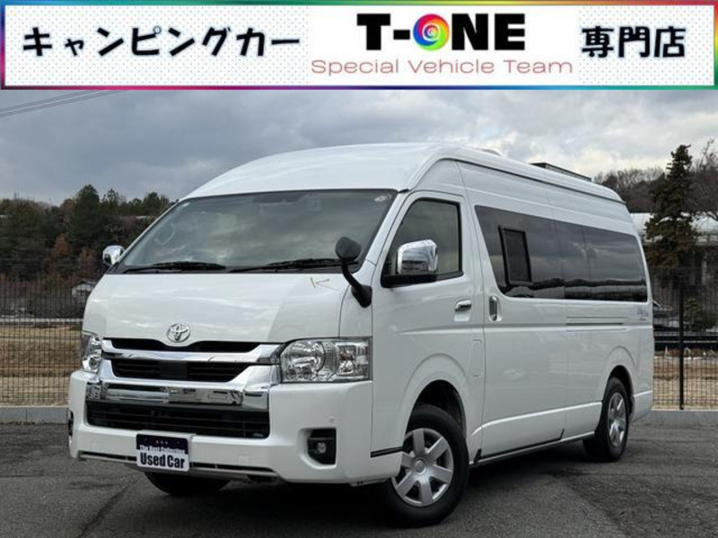 TOYOTA HIACE VAN