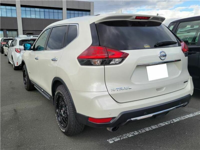 X-TRAIL