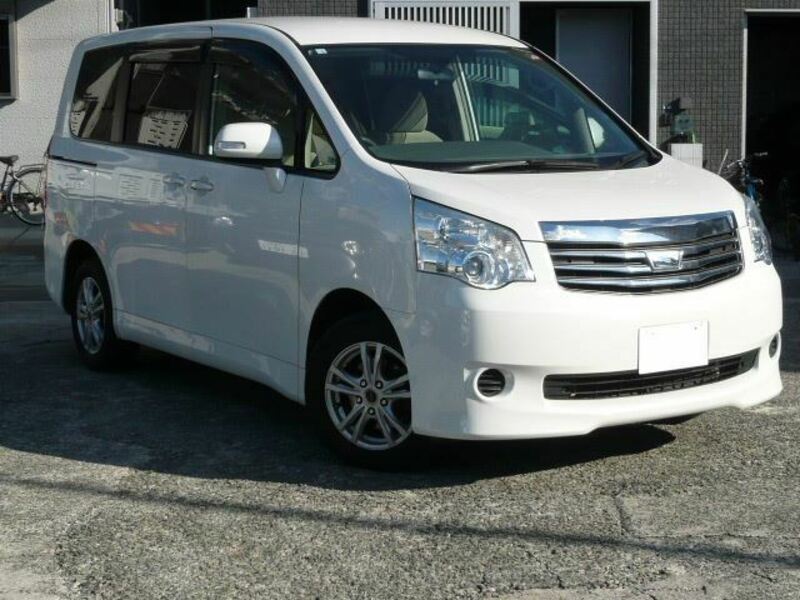 TOYOTA NOAH