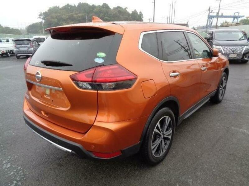 X-TRAIL