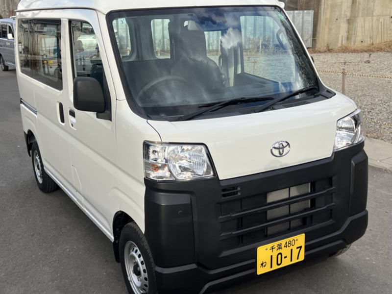 TOYOTA PIXIS VAN