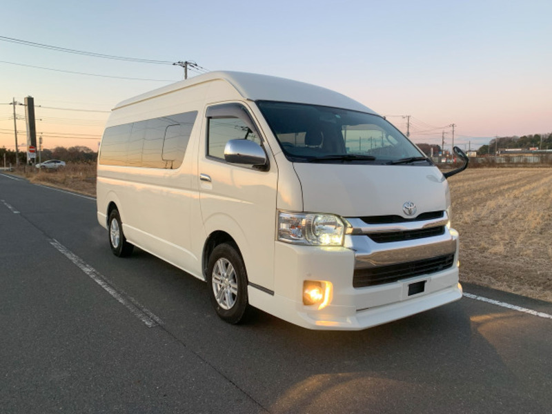 TOYOTA HIACE