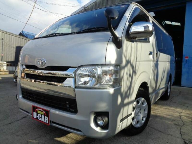 TOYOTA HIACE VAN