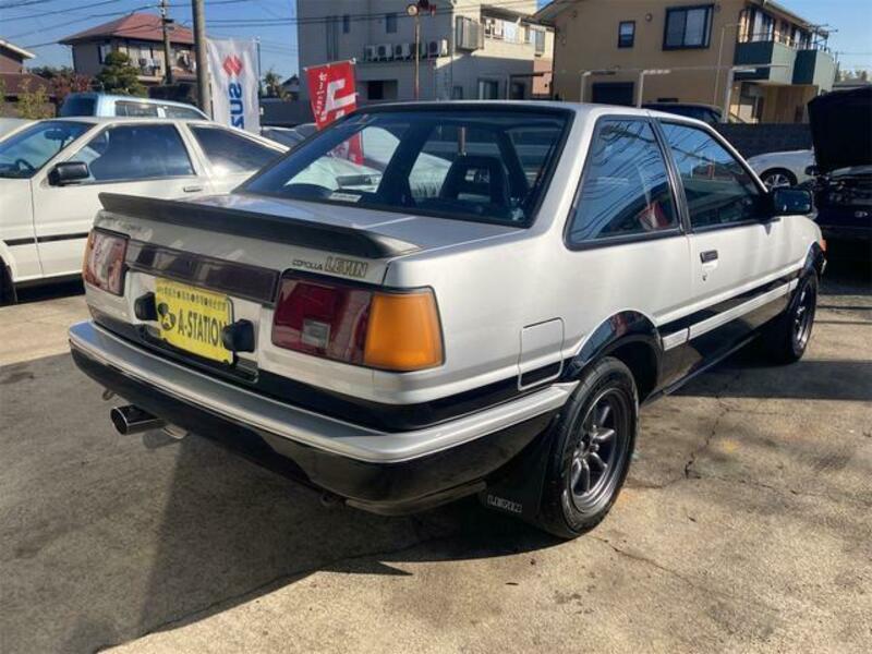 COROLLA LEVIN