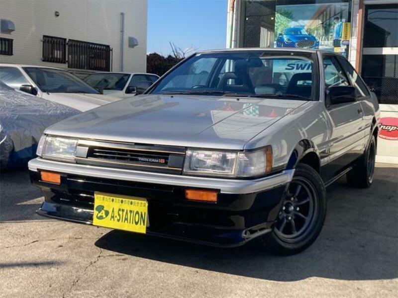 COROLLA LEVIN