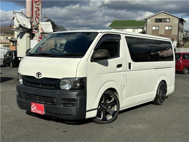 TOYOTA HIACE VAN