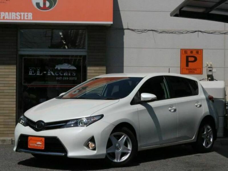 TOYOTA AURIS