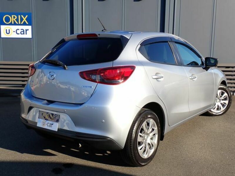 MAZDA2