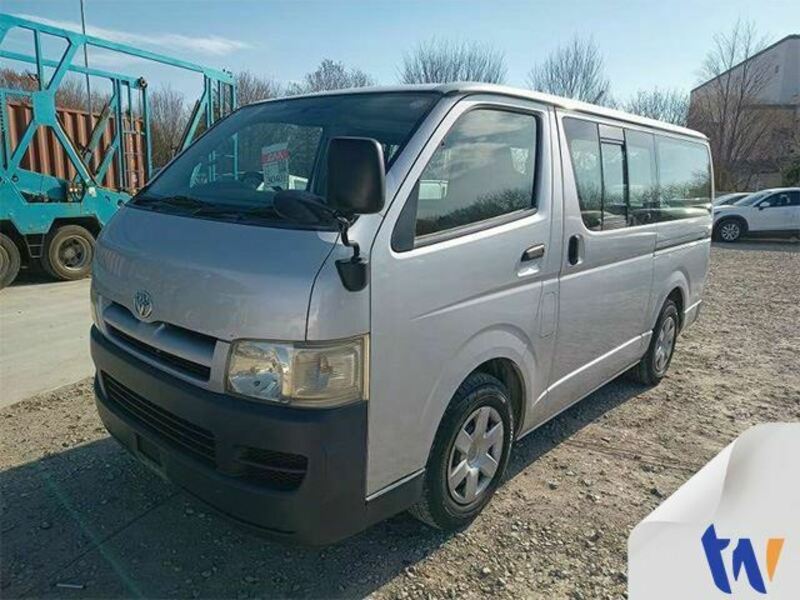 TOYOTA HIACE VAN