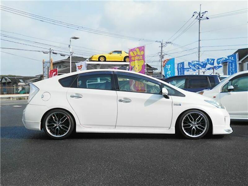 PRIUS PHV