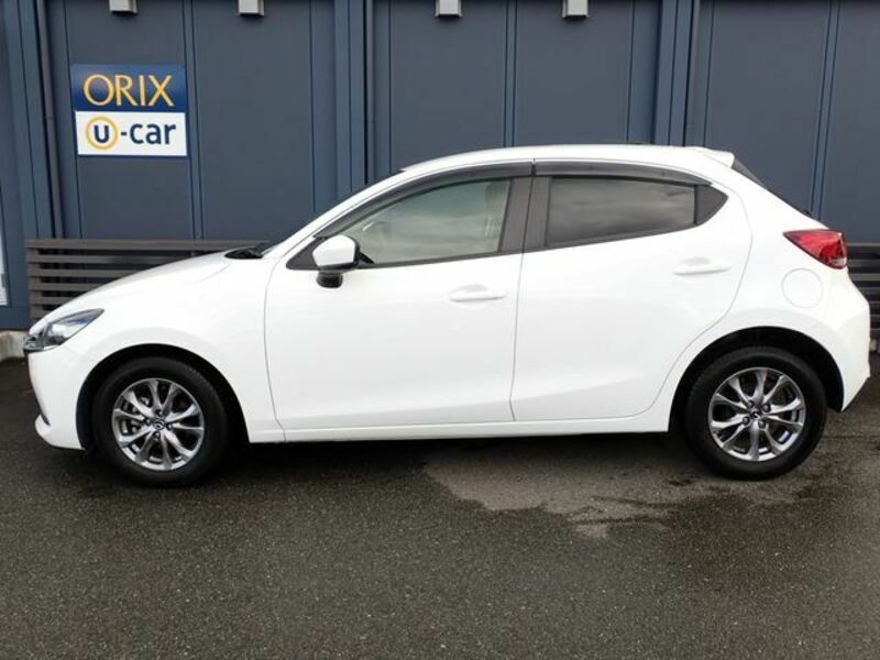 MAZDA2