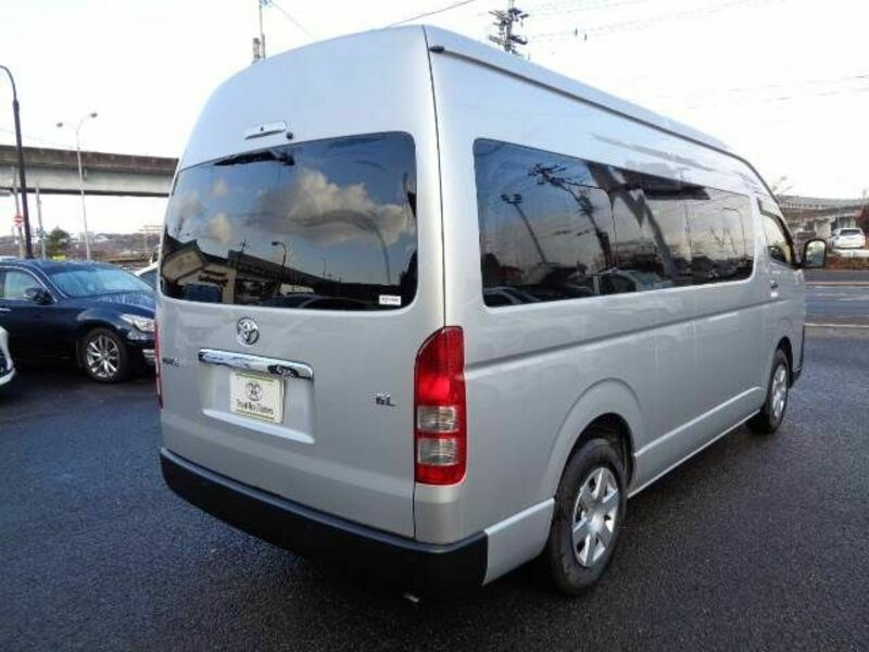 HIACE COMMUTER