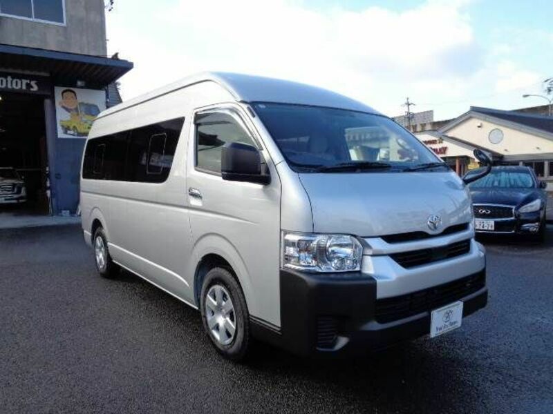 HIACE COMMUTER