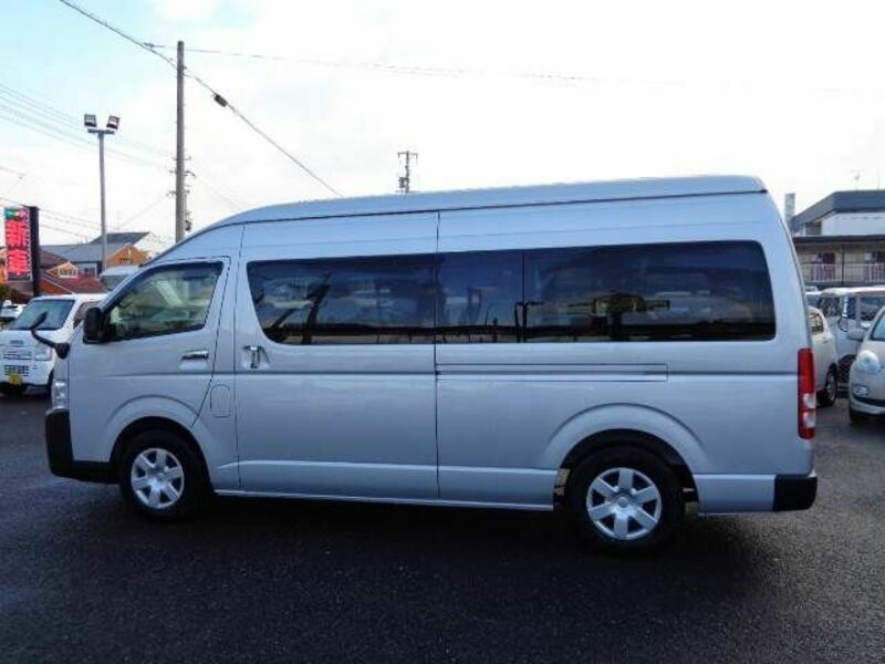 HIACE COMMUTER