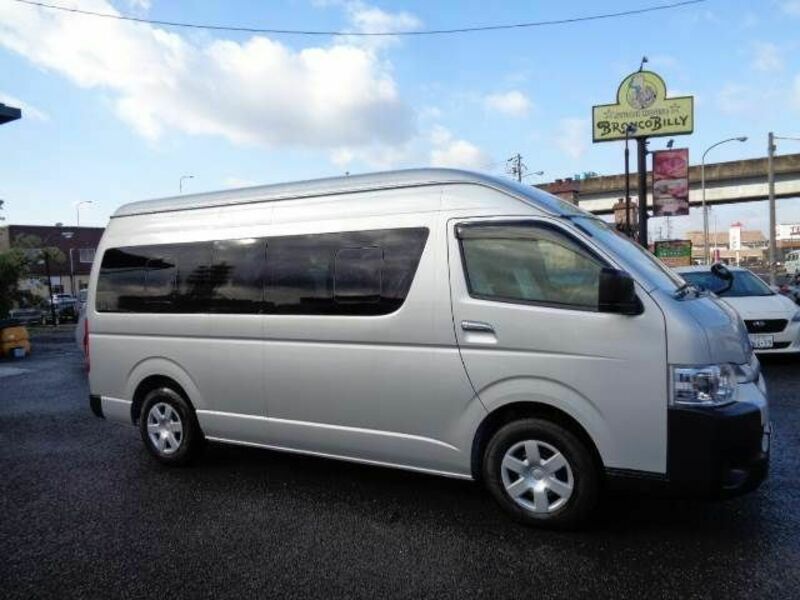 HIACE COMMUTER