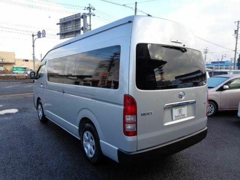 HIACE COMMUTER