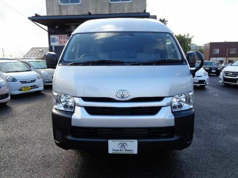 HIACE COMMUTER