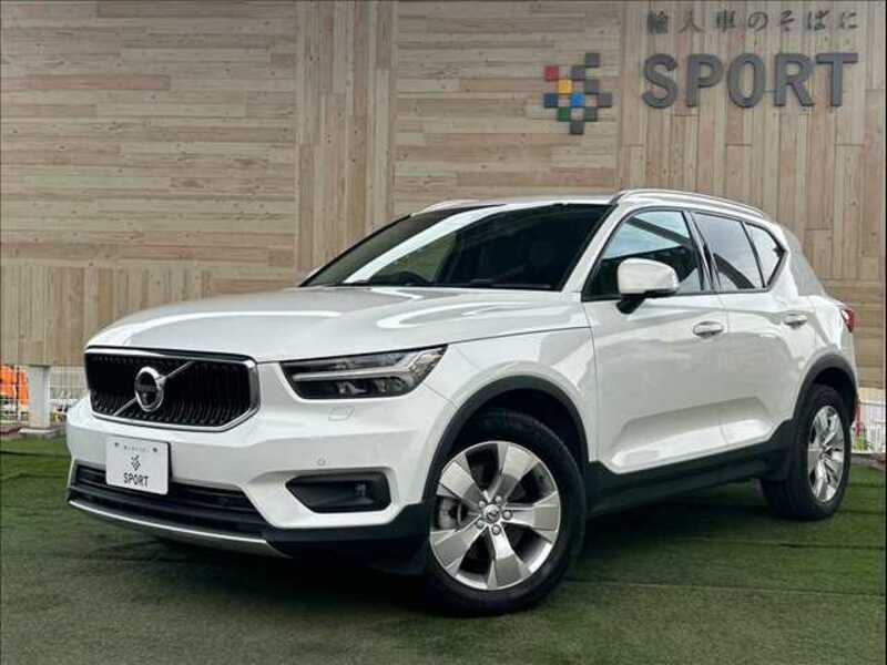 VOLVO XC40