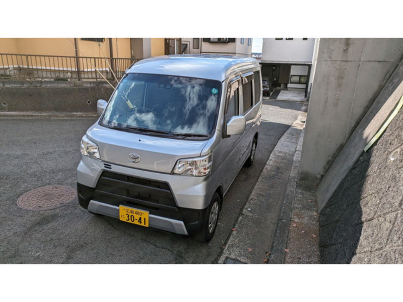 TOYOTA PIXIS VAN