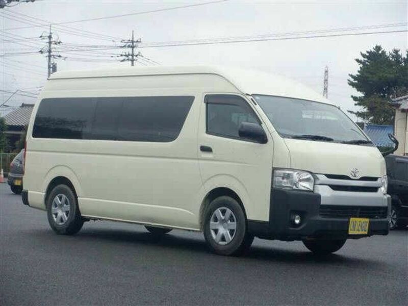 TOYOTA HIACE COMMUTER