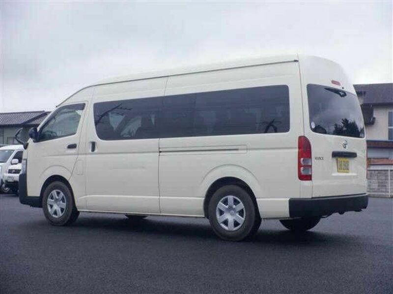 HIACE COMMUTER